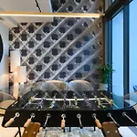 מלון Leon & Lounge