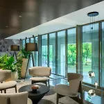 מלון Leon & Lounge
