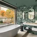 Leon & Lounge 4*
