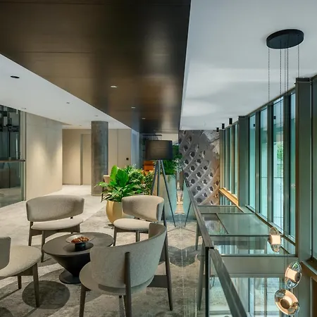 Hotel Leon & Lounge 4*