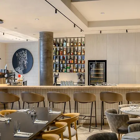 Leon & Lounge فندق 4*