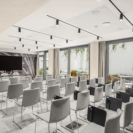Leon & Lounge 4*