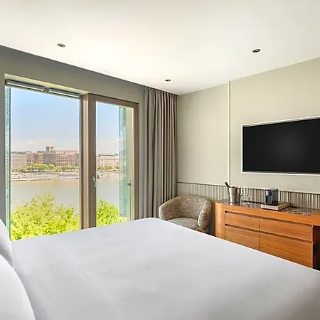 Hotel Leon & Lounge