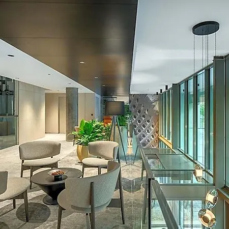Leon & Lounge Hotel