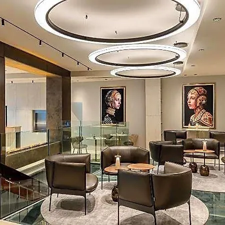Leon & Lounge 4*