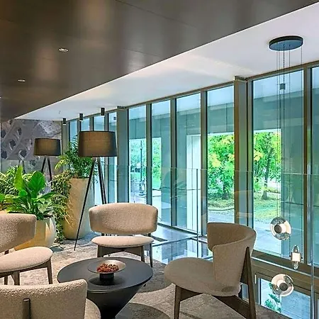 Leon & Lounge 4*