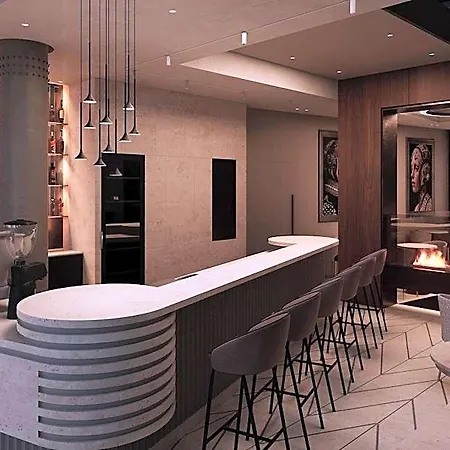 Leon & Lounge فندق 4*