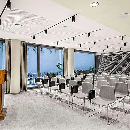Leon & Lounge 4*