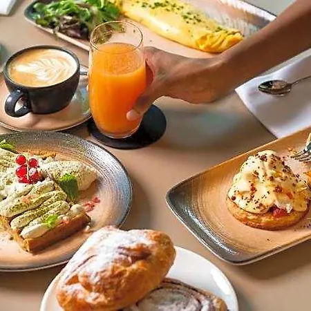 فندق Leon & Lounge 4*