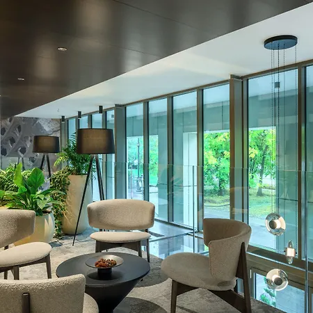 Leon & Lounge 4*