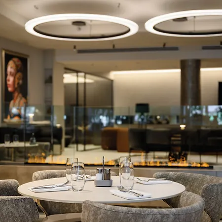 Leon & Lounge