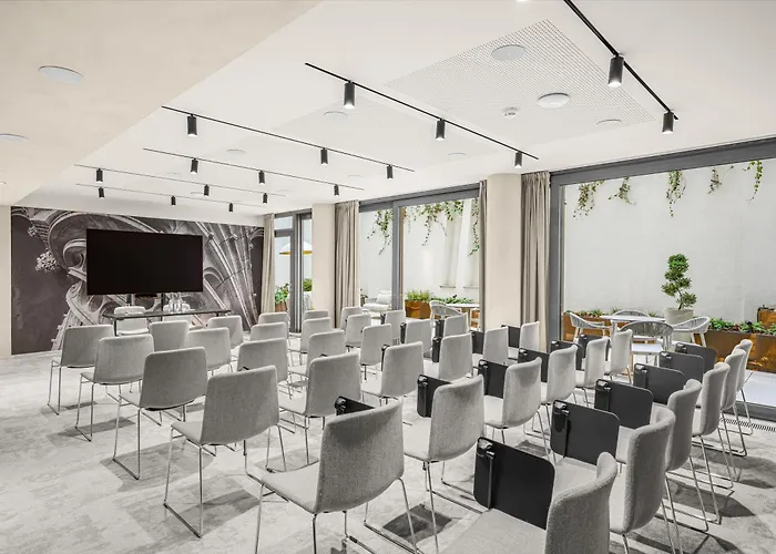 Leon & Lounge 4*