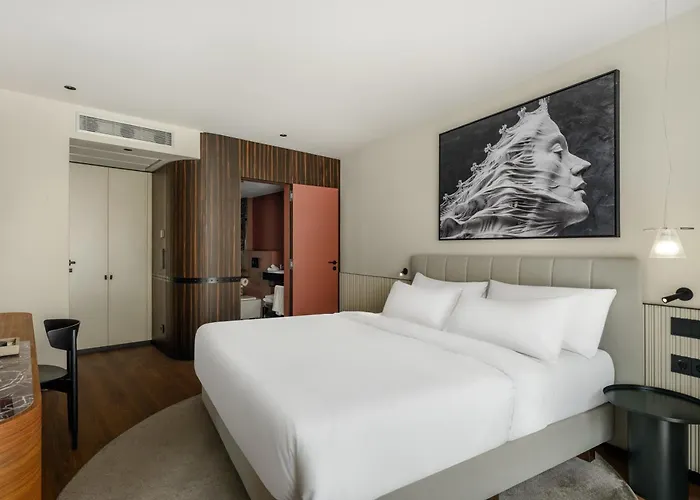 Hotel Leon & Lounge 4*